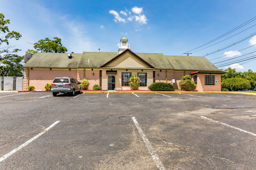 More Photos Of 20 Wyckoff Ave, Waldwick Restaurant For Lease