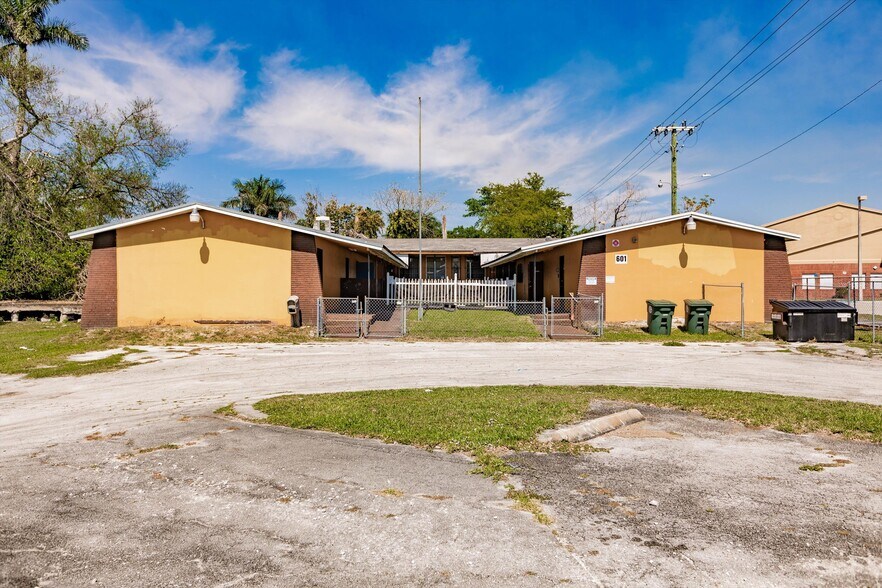 Primary Photo Of 601 W Canal St N, Belle Glade Daycare Center For Sale