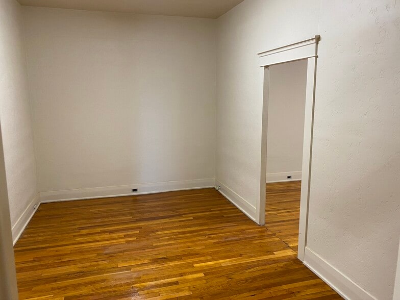 More Photos Of 125-129 N Main St, Porterville Storefront Retail Office For Lease