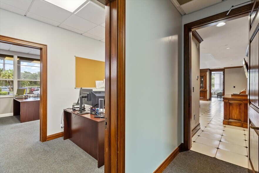 More Photos Of 268 S Suncoast Blvd, Crystal River Office For Sale