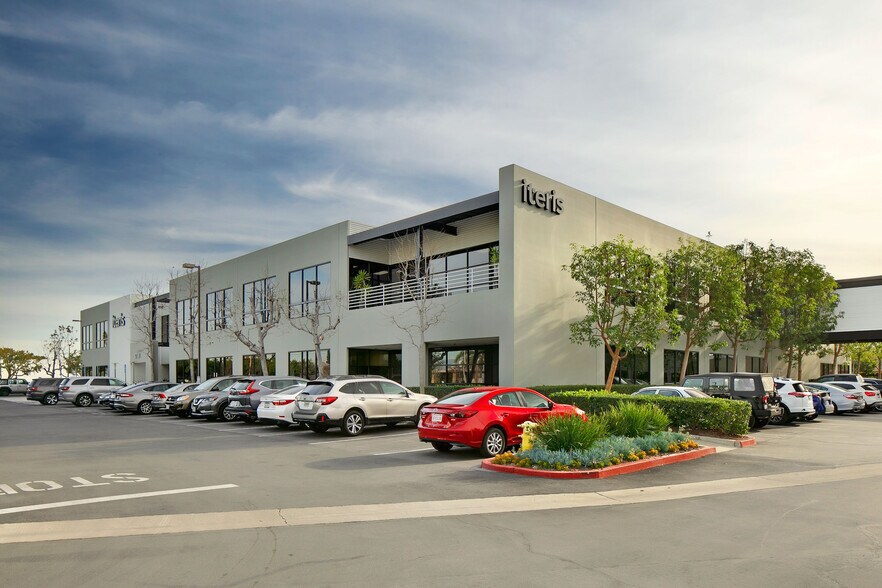 More Photos Of 2501 S Pullman St, Santa Ana Unknown For Lease