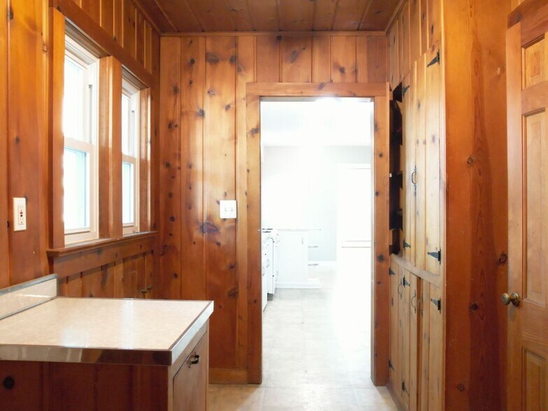 More Photos Of 9327 Main St, Manassas Office For Lease