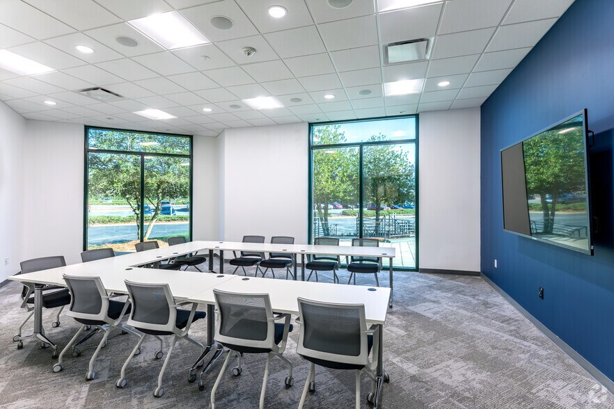 More Photos Of 9144 Arrowpoint Blvd, Charlotte Office For Lease