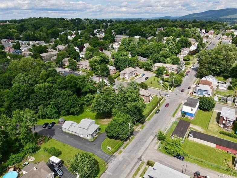 More Photos Of 406 3rd St, Newburgh General Retail For Sale