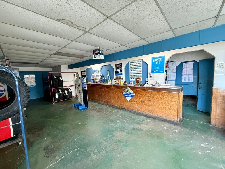 More Photos Of 400 Center St, Marysville Service For Sale