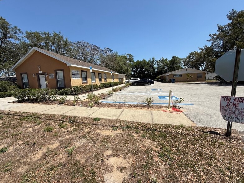 Primary Photo Of 103 Escambia Ave, Davenport Medical For Sale