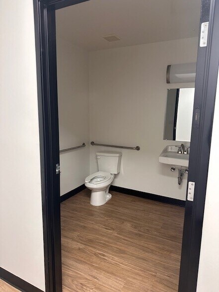 More Photos Of 20655 S Western Ave, Torrance Research And Development For Lease