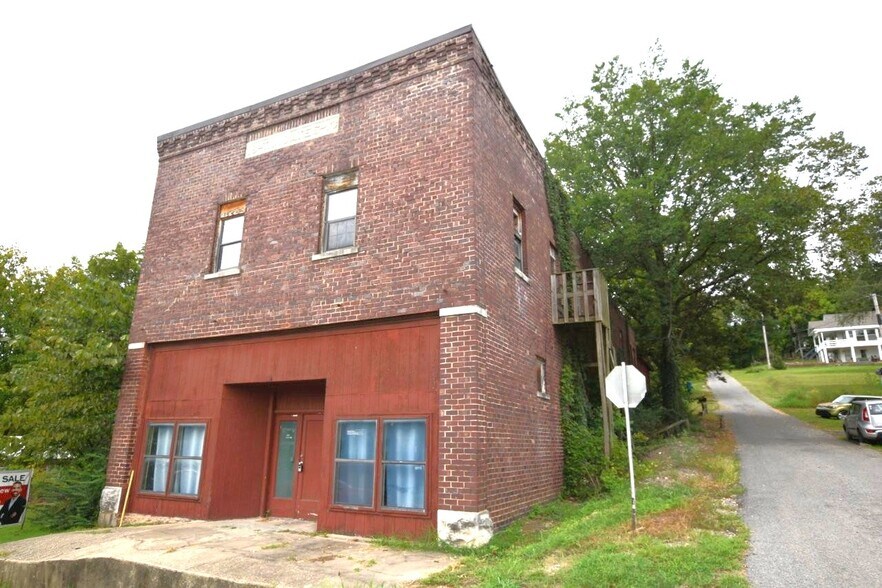 Primary Photo Of 114 Main St, Watts Apartments For Sale