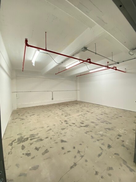 More Photos Of 901 E 31st St, Los Angeles Manufacturing For Lease