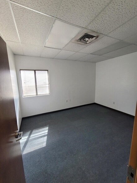 More Photos Of 801 Pendale Rd, El Paso Distribution For Sale