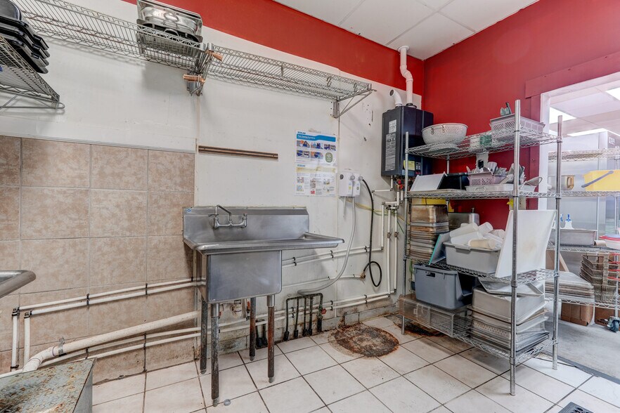 More Photos Of 247 W Kings Hwy, Eden Storefront Retail Office For Sale