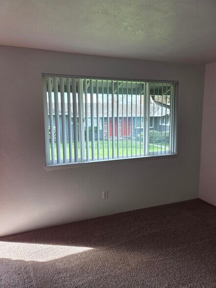 More Photos Of 211 SE Uglow St, Dallas Apartments For Sale