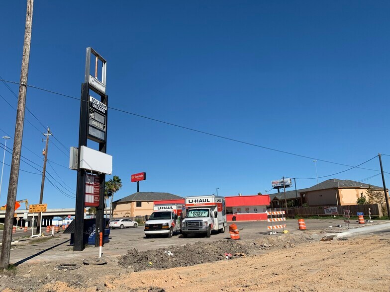 More Photos Of 2214 Leopard St, Corpus Christi Freestanding For Lease