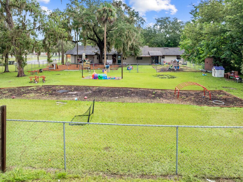 More Photos Of 102 S Highland St, Bushnell Daycare Center For Sale