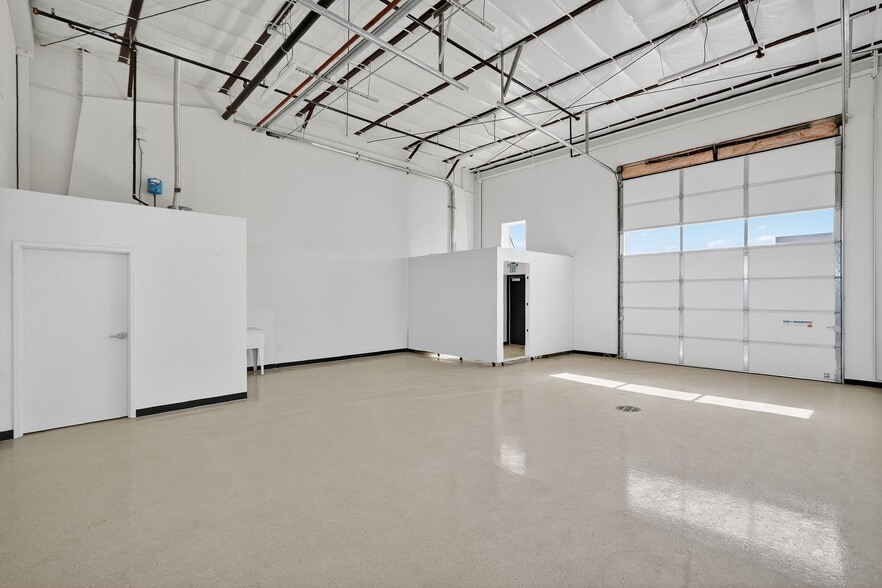 More Photos Of 7915 Glen Harbor Blvd, Glendale Showroom For Lease