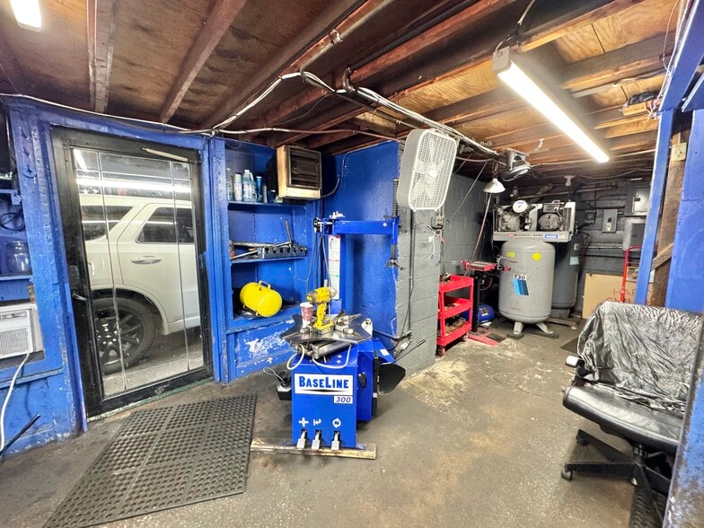 More Photos Of 973 Bergen St, Newark Auto Repair For Sale