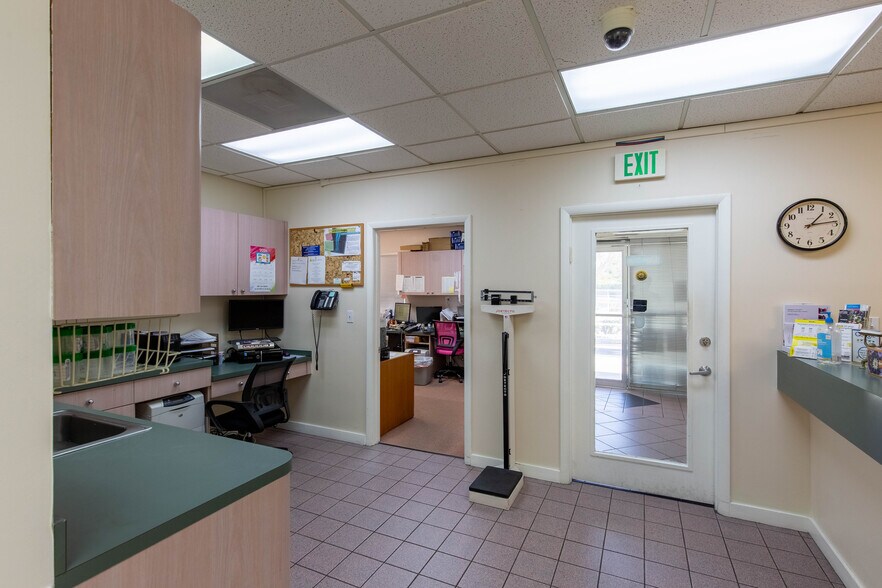 More Photos Of 2419 S Seacrest Blvd, Boynton Beach Medical For Sale