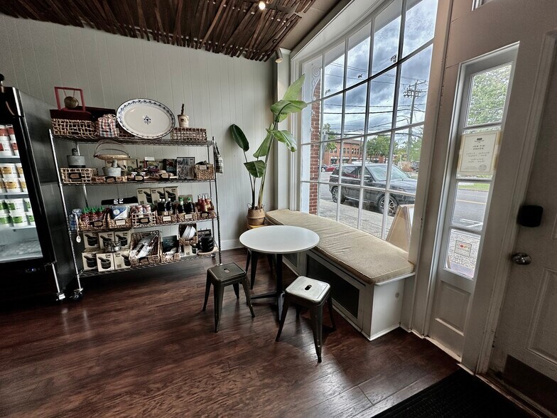 More Photos Of 3 Strickland Rd, Cos Cob Freestanding For Lease