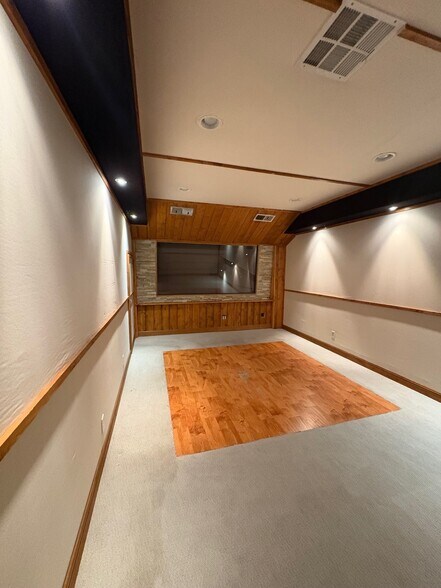 More Photos Of 7949 Ajay Dr, Sun Valley Warehouse For Lease