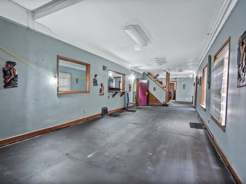More Photos Of 2670 Chalmers St, Detroit Office For Sale