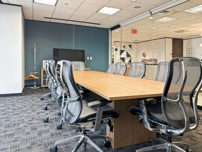 More Photos Of 1100 Poydras St, New Orleans Coworking Space