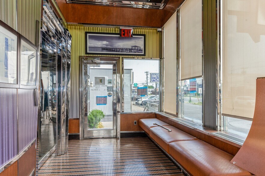 More Photos Of 4011 Hempstead Tpke, Bethpage Restaurant For Sale