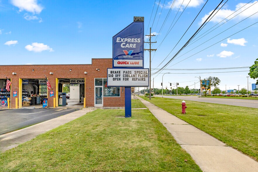 More Photos Of 8332 E 12 Mile Rd, Warren Service Station For Sale