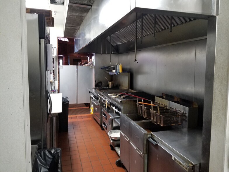 More Photos Of 106 2nd St E, Hastings Restaurant For Sale