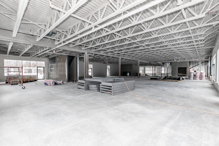 More Photos Of 670 Balm Beach Rd E, Midland Unknown For Lease