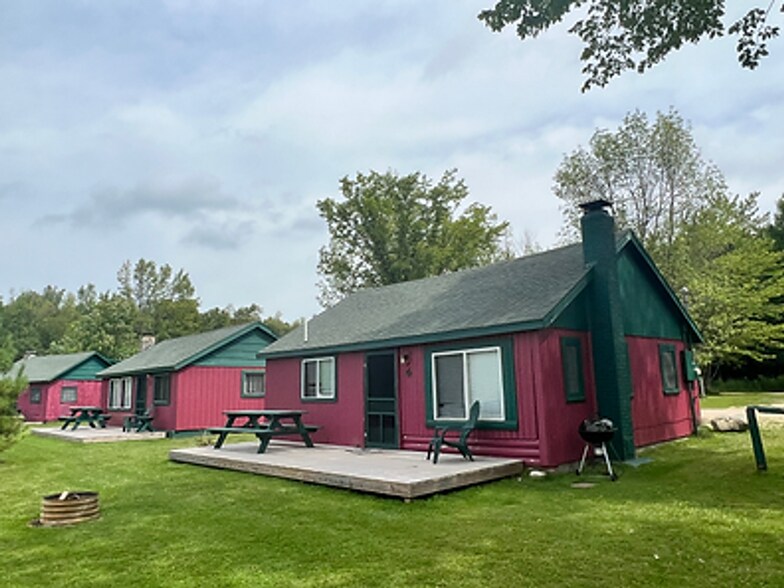 More Photos Of W17461 Norton Rd, Gould City Hotel For Sale