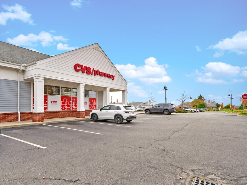 More Photos Of 500 Main Rd, Tiverton Drugstore For Sale