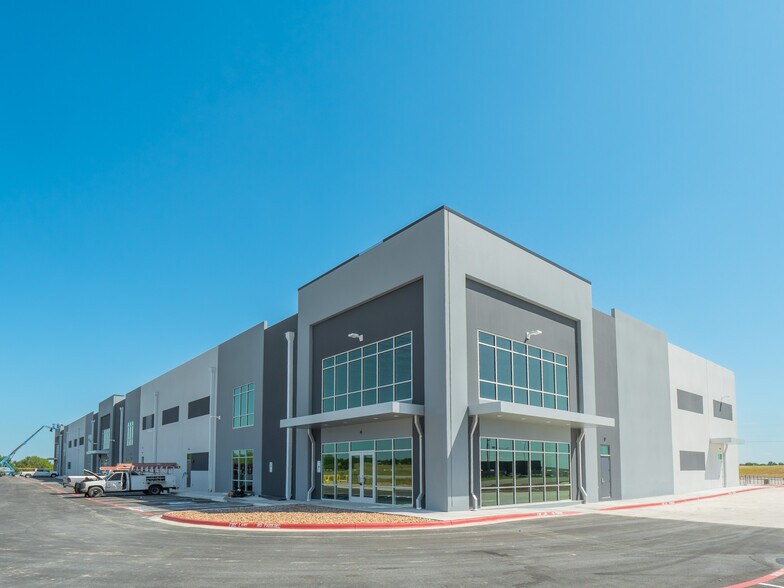 Primary Photo Of 1901 Industrial Dr, Taylor Warehouse For Lease