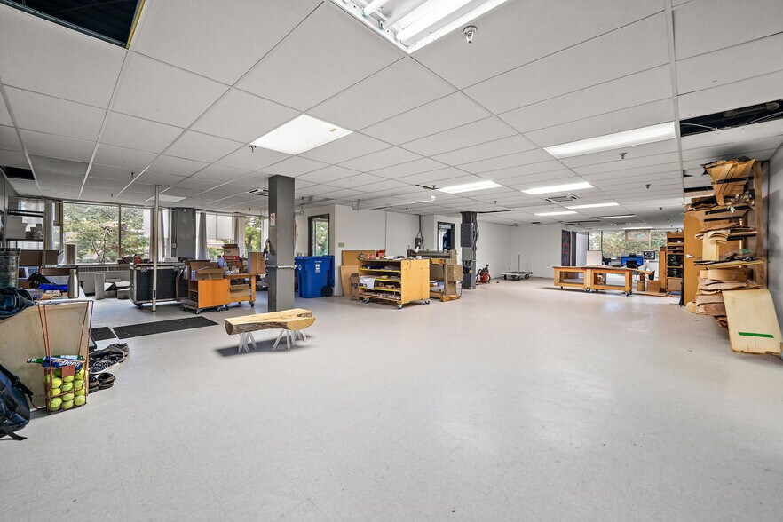 More Photos Of 2165 Av Madison, Montréal Office Residential For Lease