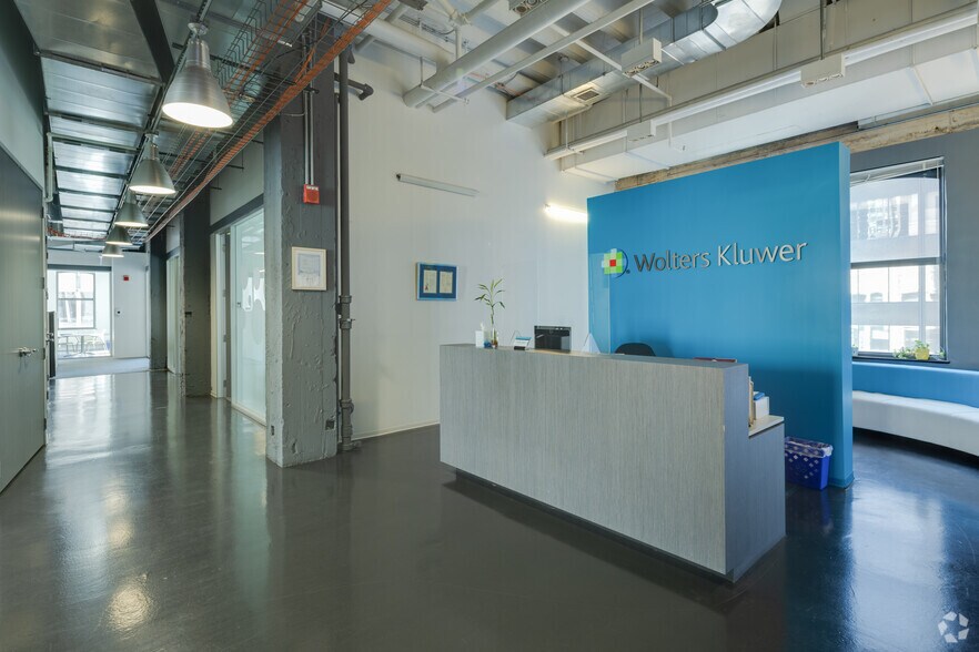 More Photos Of 300 W Adams St, Chicago Office For Sale