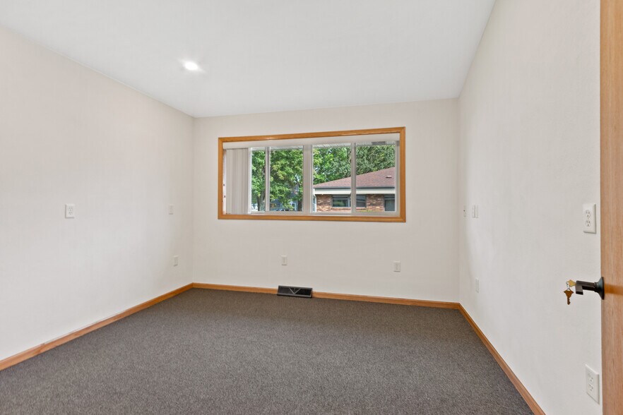 More Photos Of 3210 Post Rd, Stevens Point Office For Lease