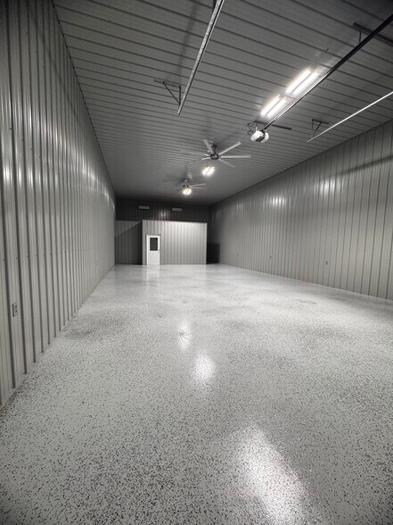More Photos Of 5700 Vann Rd, Newburgh Warehouse For Lease