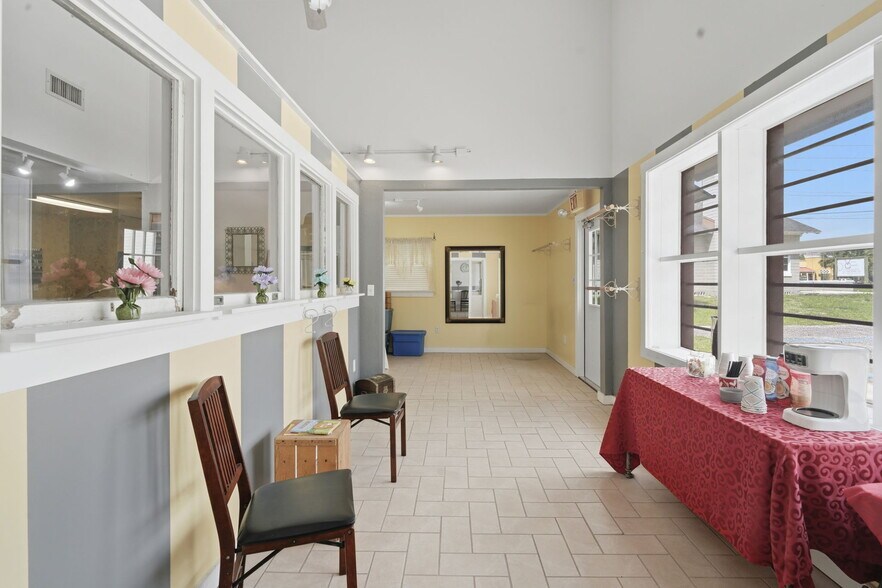 More Photos Of 1030 Camphor Ln, Deland General Retail For Sale