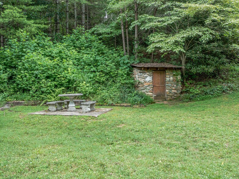 More Photos Of 40 Hemlock Hill Dr, Arden Manufactured Housing Mobile Home Park For Sale