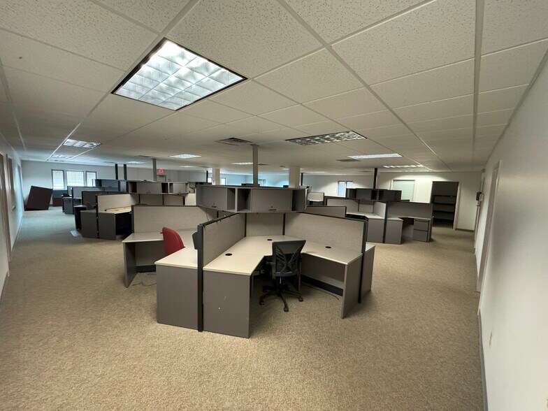 More Photos Of 182 Industrial Rd, Glen Rock Office For Lease