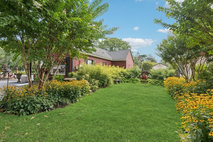 More Photos Of 95 Love Ln, Mattituck Freestanding For Sale