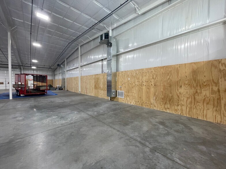 More Photos Of 2192 Express Dr, Jackson Distribution For Lease