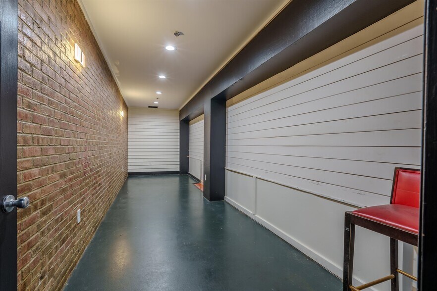 More Photos Of 4840 Hatch Blvd, Muscle Shoals Restaurant For Sale