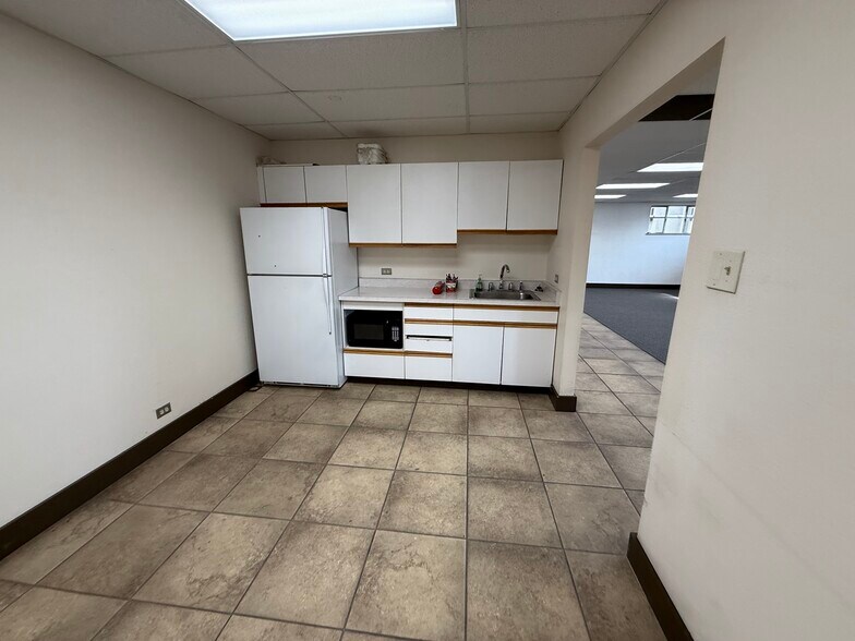 More Photos Of 3931 Holly St, Denver Manufacturing For Lease