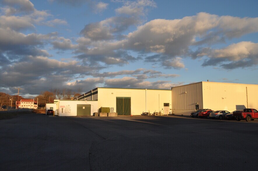 More Photos Of 190 Walnut Ln, Pottsville Warehouse For Lease