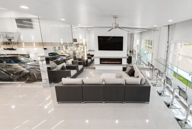 More Photos Of 142 Pit Ln, Pontiac Flex For Sale