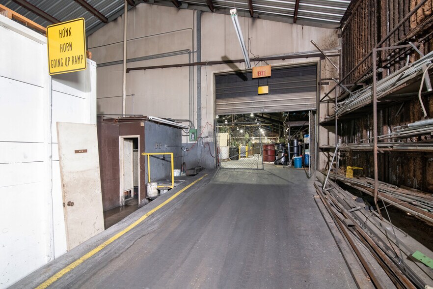 More Photos Of 400 E Vickery Blvd, Fort Worth Warehouse For Lease