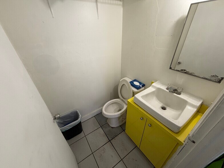 More Photos Of 3901 W 18th Ave, Hialeah Warehouse For Sale
