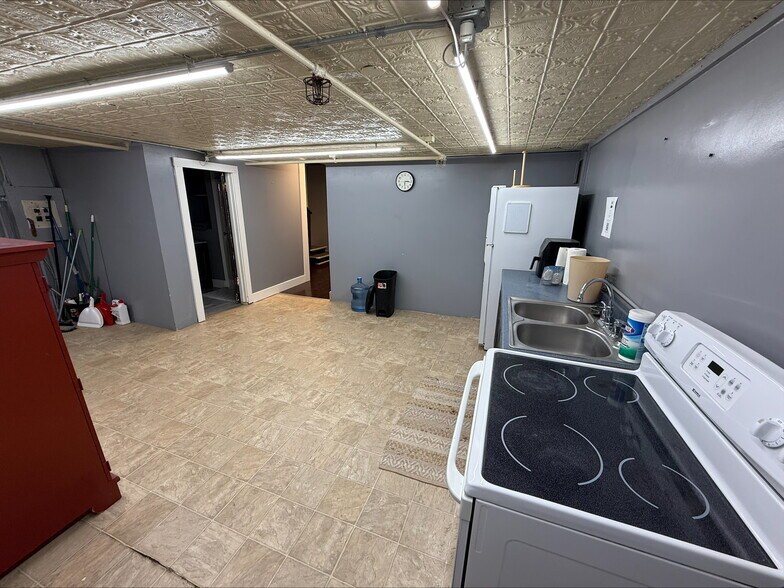 More Photos Of 216 S Main St, Monmouth Office For Lease