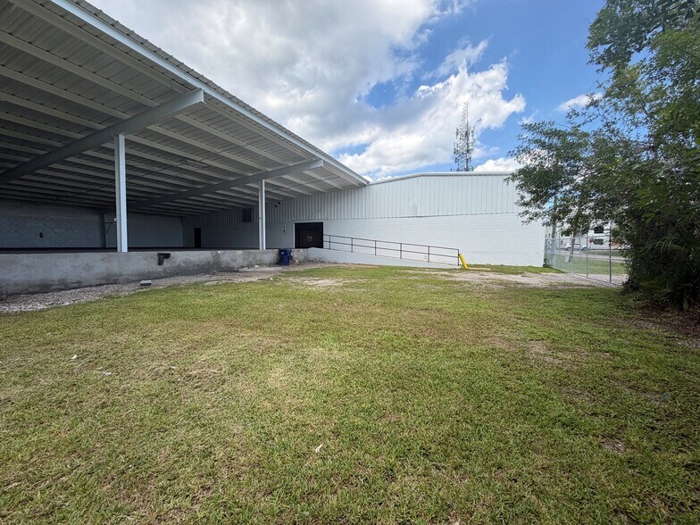 More Photos Of 5007 S Westshore Blvd, Tampa Warehouse For Sale