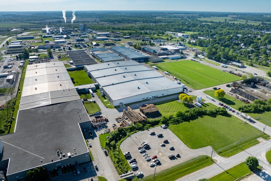 Primary Photo Of 516 John St N, Aylmer Manufacturing For Lease